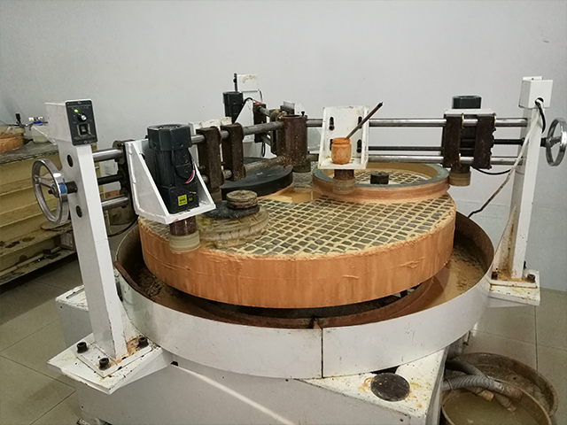 High precision ring throwing machine